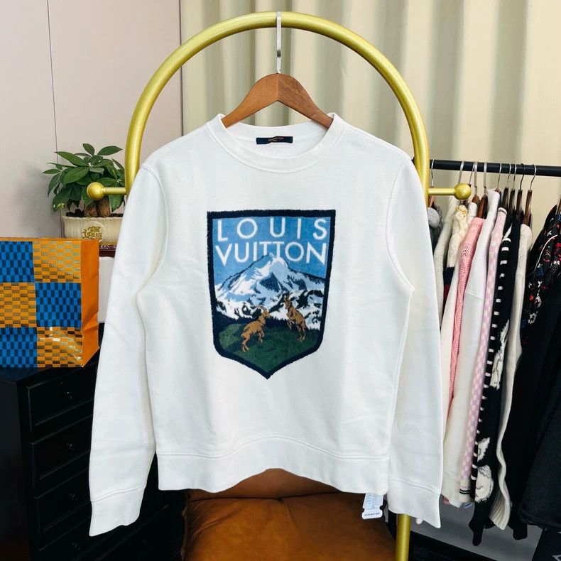 Louis Vuitton Louis Vuitton White Snow Mountain Sweatshirt Size US M / EU 48-50 / 2 - 1 Thumbnail