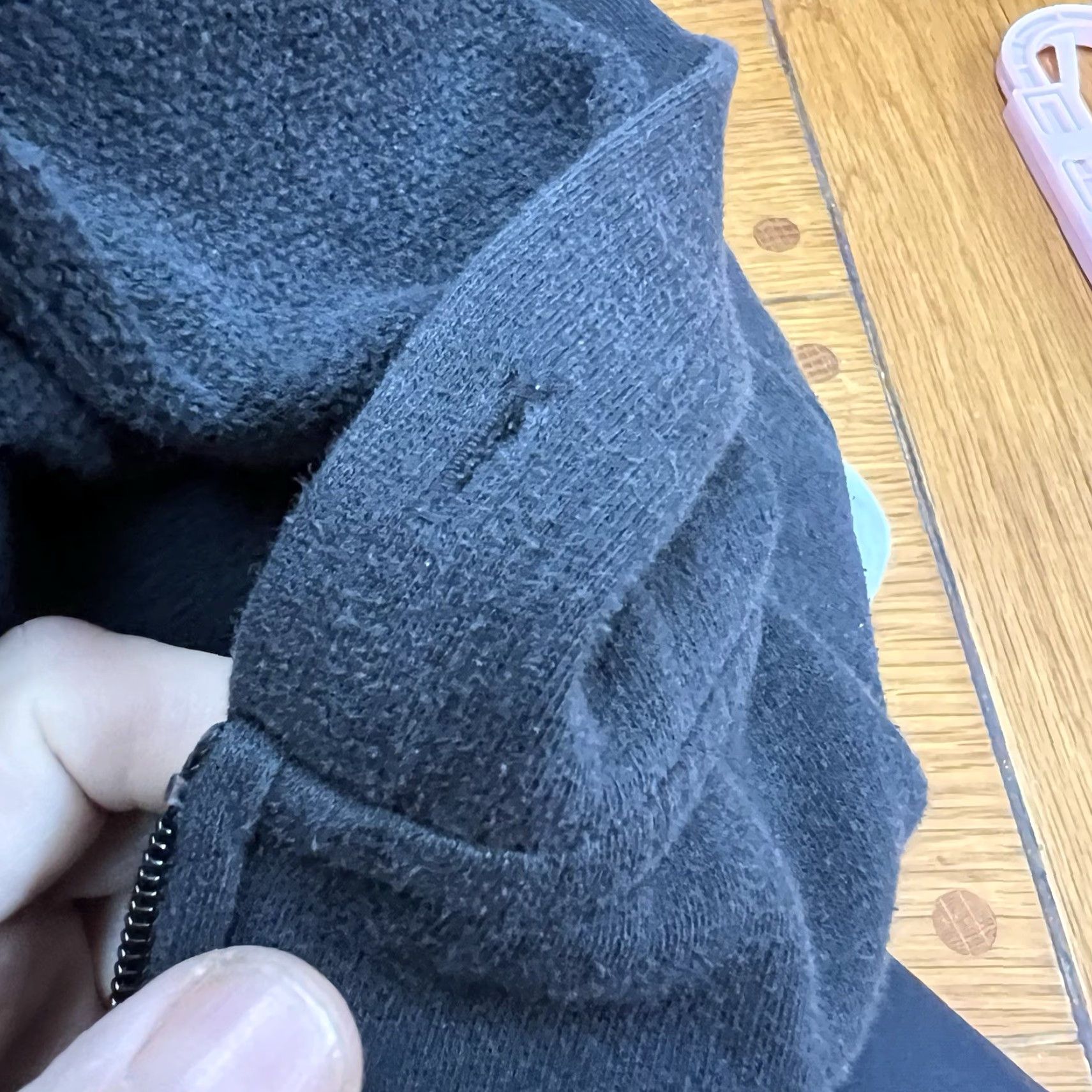 Victoria's Secret Victoria's Secret P!Nk Full Zip Hooded Sweatshirt Women L Black Shirt Adult Women Regular Size L Black Logo Zipper 90s? [Note: cannot add content] Size L / US 10 / IT 46 - 4 Thumbnail