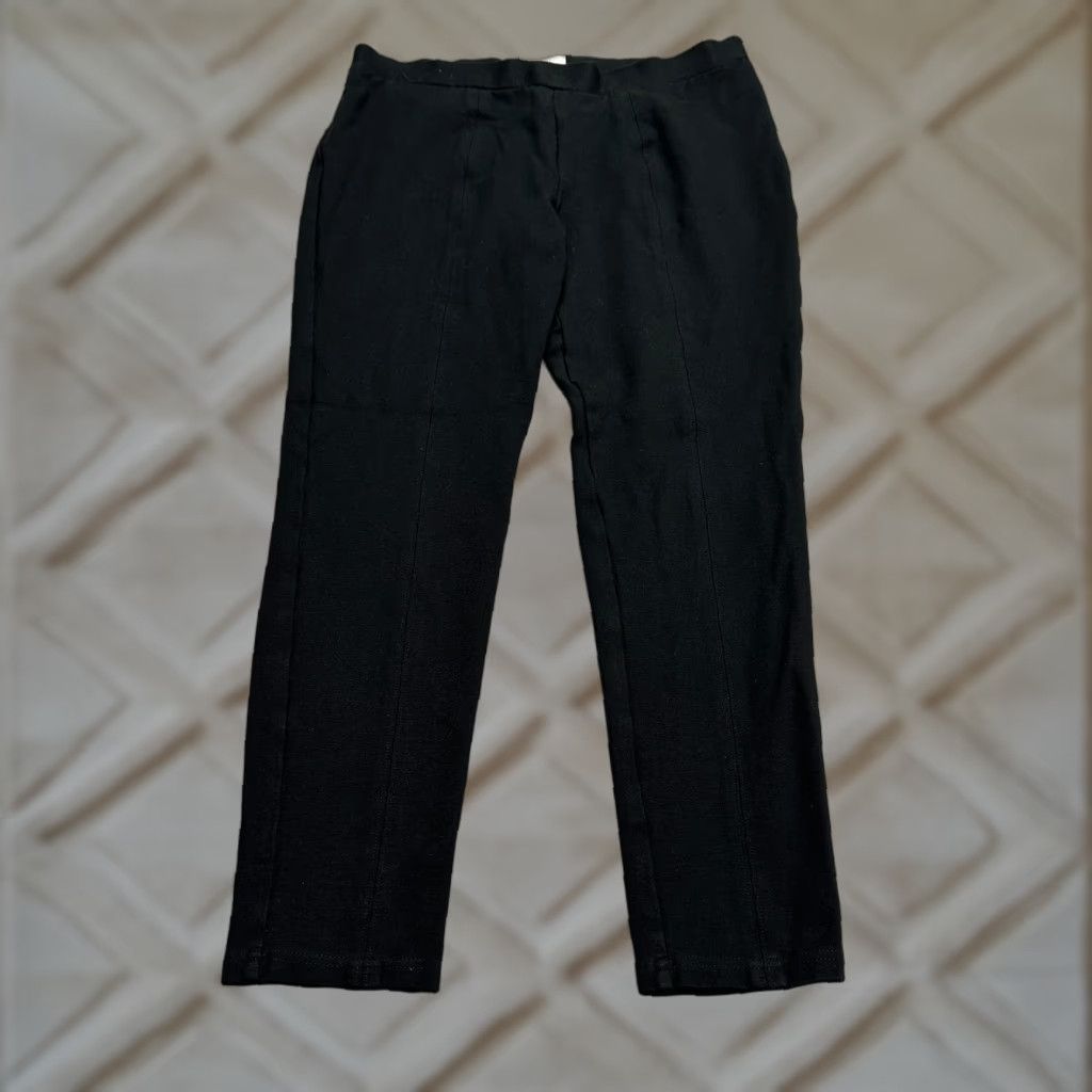 Vintage Chico's Black So Slimming Pull On Crop Pants Women S Slim 28x30 Mid Rise Tapered Flat Front Crop 0.5 Small Nylon Rayon Spandex Size 28" / US 6 / IT 42 - 1 Thumbnail