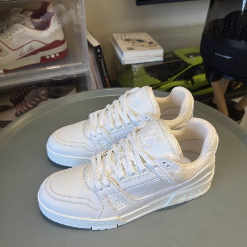 Louis Vuitton Louis Vuitton Low-Top Trainer Sneakers in White -2508 Size US 9.5 / EU 42-43 - 1 Thumbnail