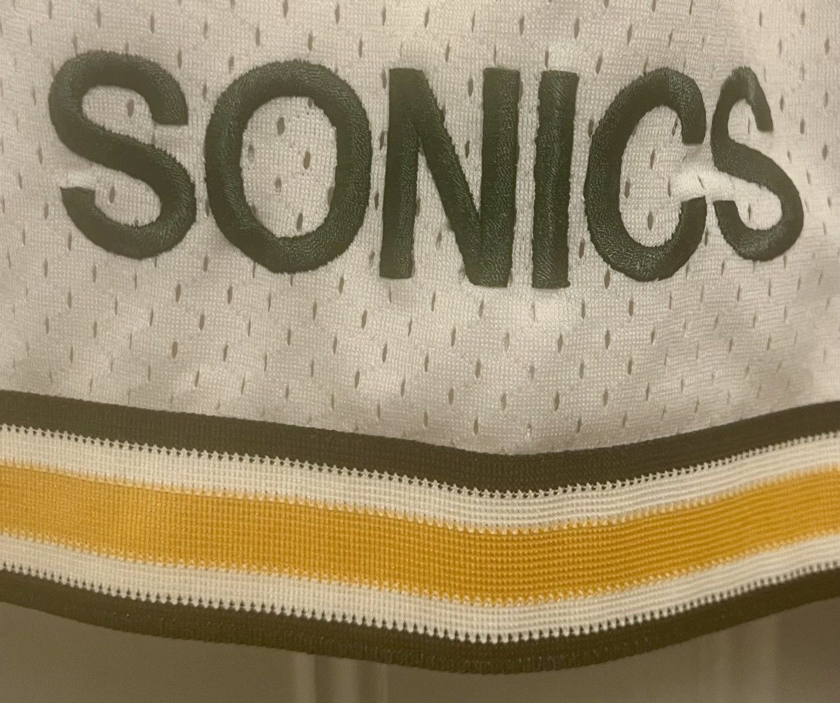 NBA × Nike Authentic Nike Seattle Sonics NBA basketball shorts XXL 71 Size US 44 / EU 60 - 2 Thumbnail