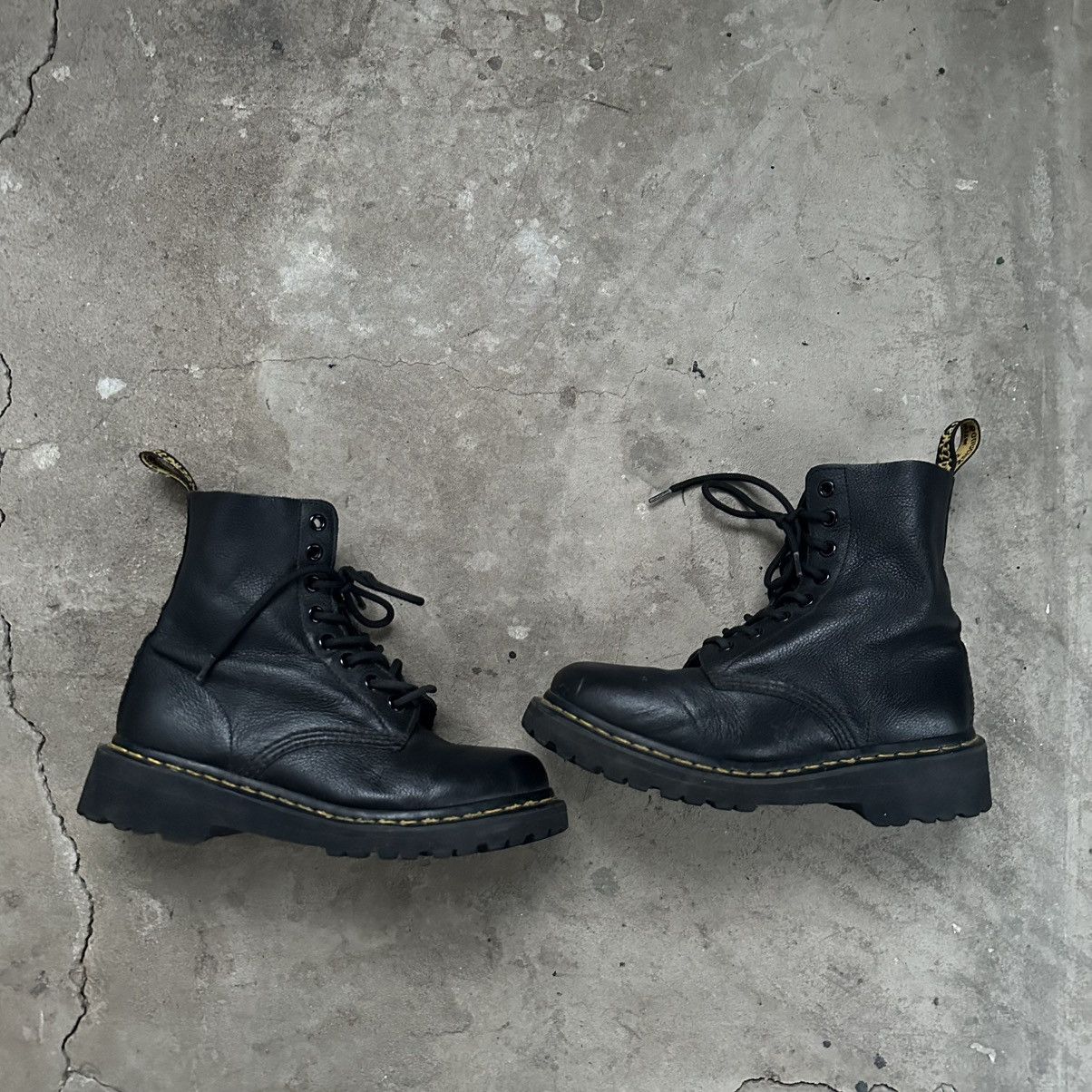 Dr. Martens Dr. Martens, 1460 Women's Smooth Leather Lace Up Boots Size US 7 / IT 37 - 4 Thumbnail