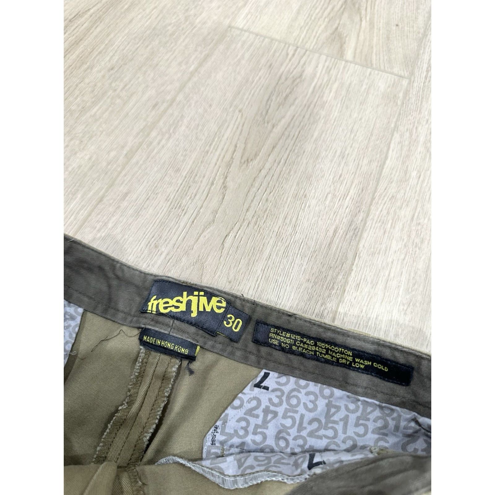 Freshjive Freshjive Mens Cargo Pants Khaki Vintage 1990s 30x29 Beig​e Cargo Pocket Regular Waist 30in Cotton 90s Grunge Pants Mens Size US 30 / EU 46 - 5 Thumbnail