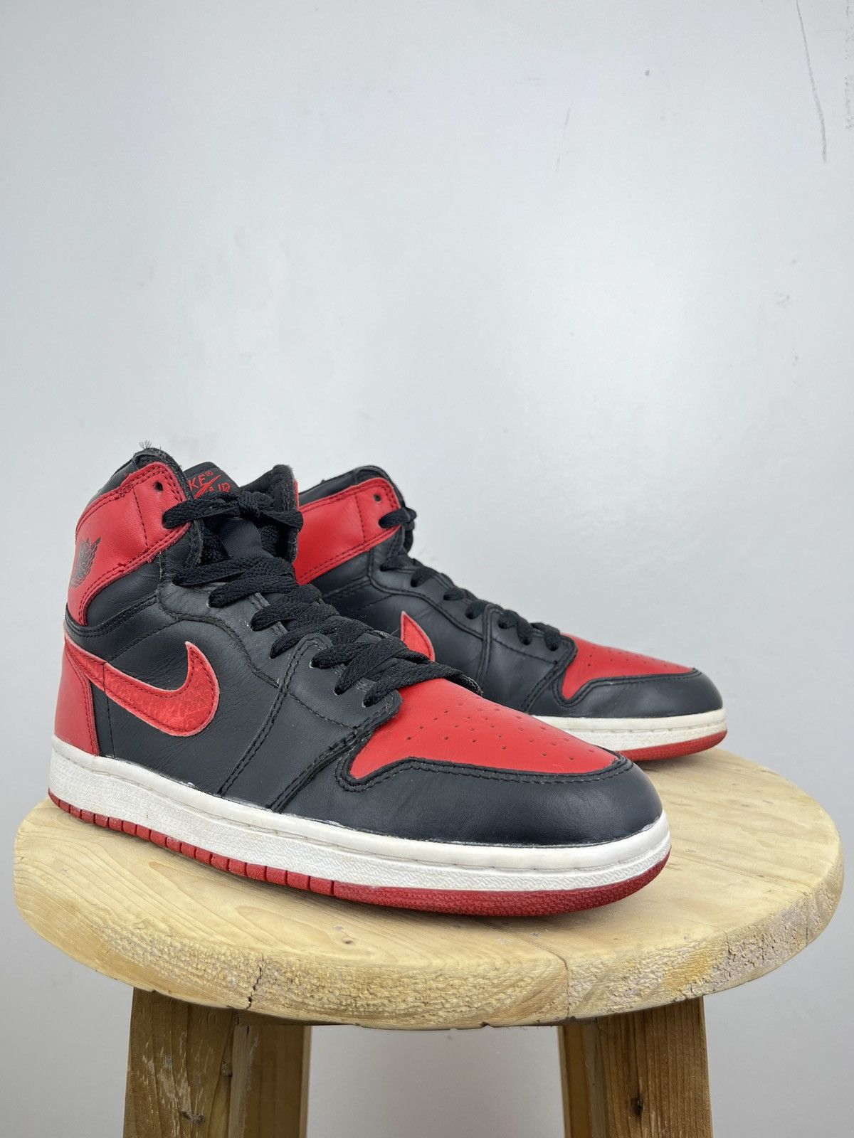 Nike Air Jordan 1 Retro 'Bred' 2001 Size US 8.5 / EU 41-42 - 5 Thumbnail
