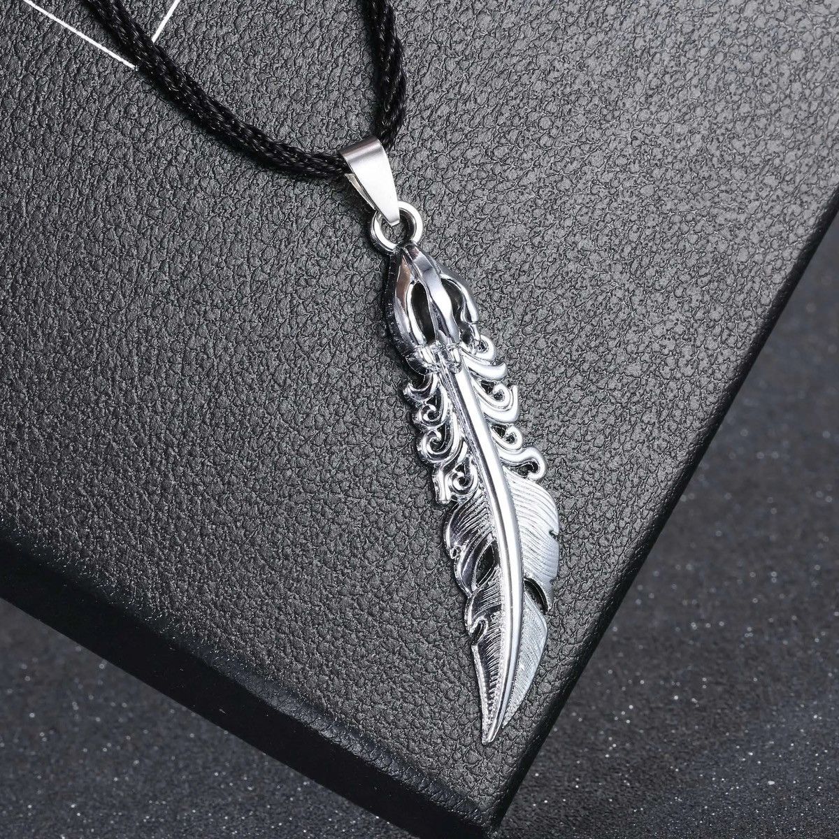Vintage Vintage Leather Feather Necklace Size ONE SIZE - 4 Thumbnail