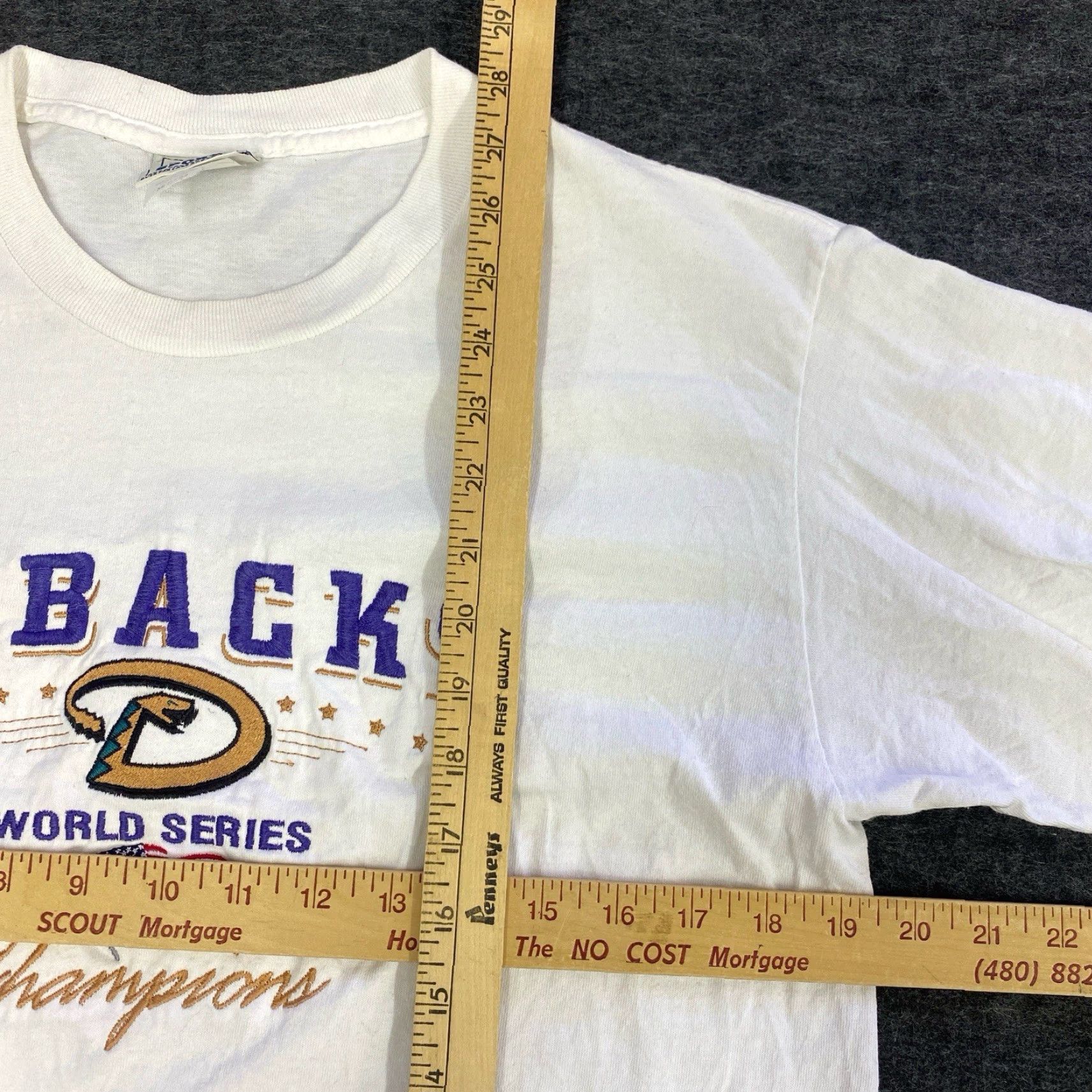 Lee VINTAGE 2001 Diamondbacks World Series Champions MLB T Shirt Mens Sz Medium Size US M / EU 48-50 / 2 - 3 Thumbnail