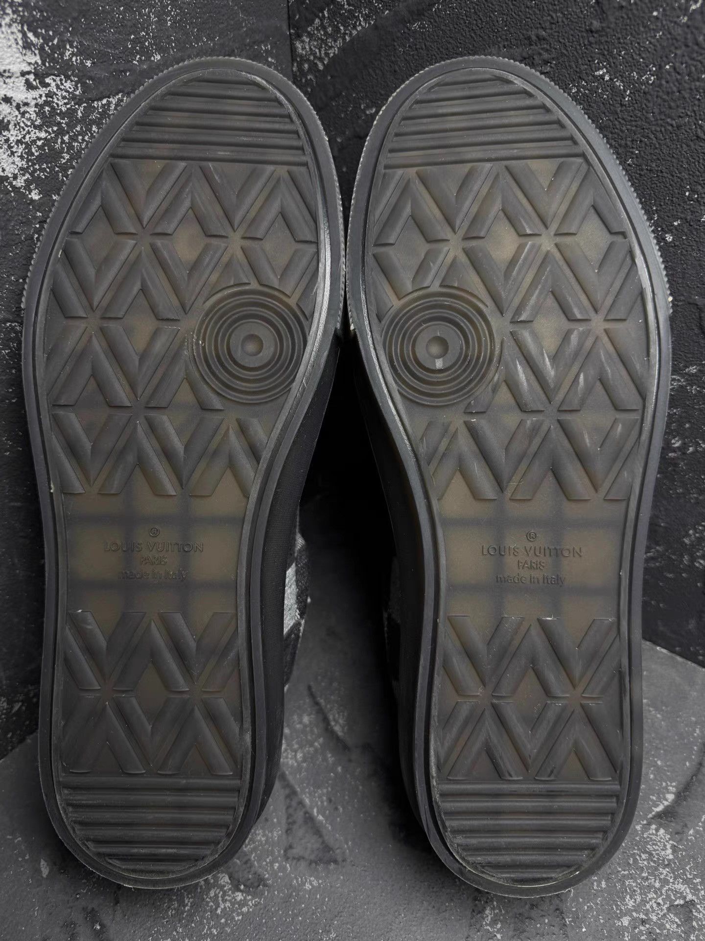 Louis Vuitton LV Ollie Black & White Checkerboard Sneakers Q10 Size US 8.5 / EU 41-42 - 3 Thumbnail
