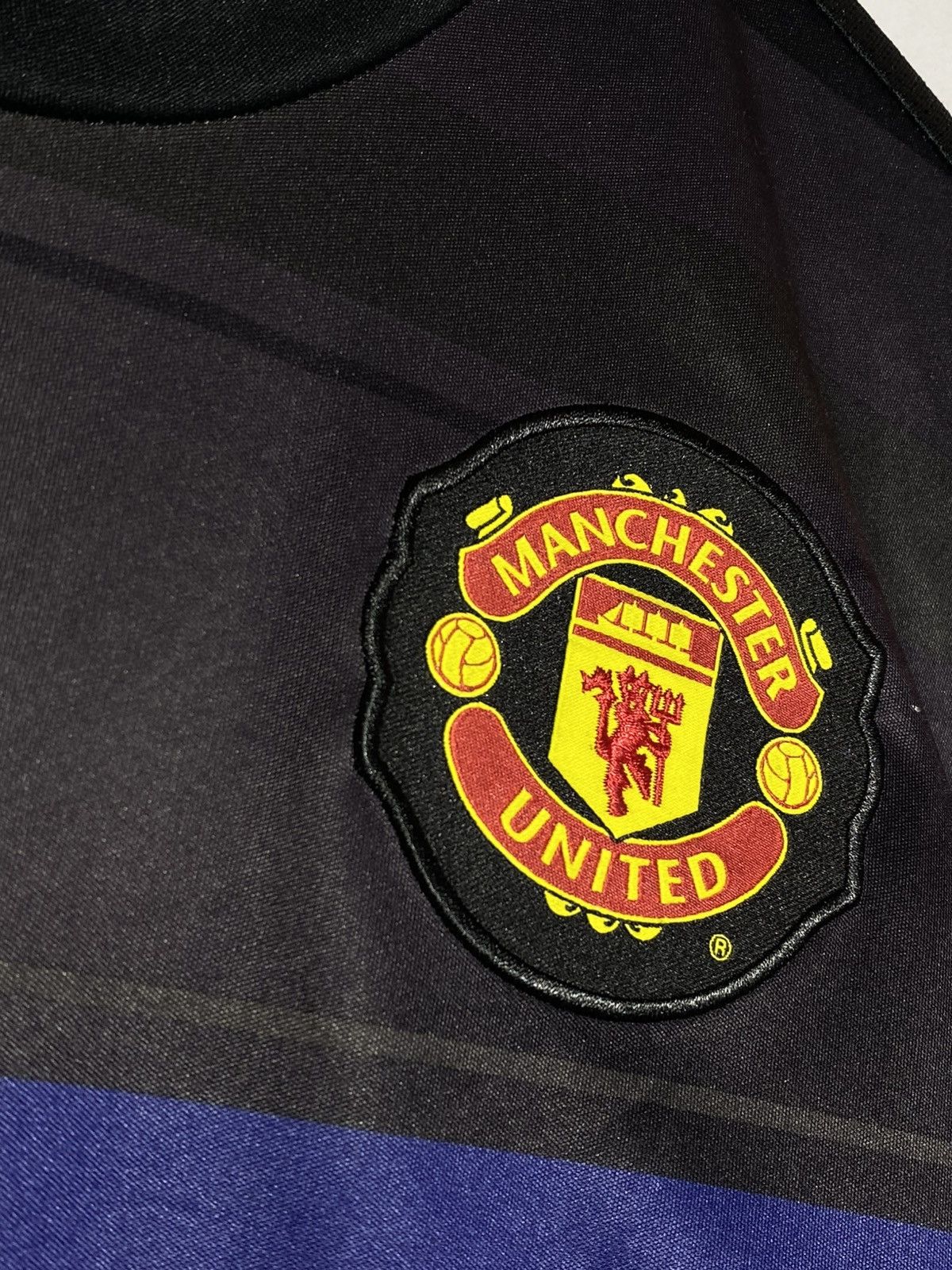 Nike 🔥 NIKE MANCHESTER UNITED AIG FOOTBALL SHIRT SOCCER JERSEY Size US XL / EU 56 / 4 - 4 Thumbnail