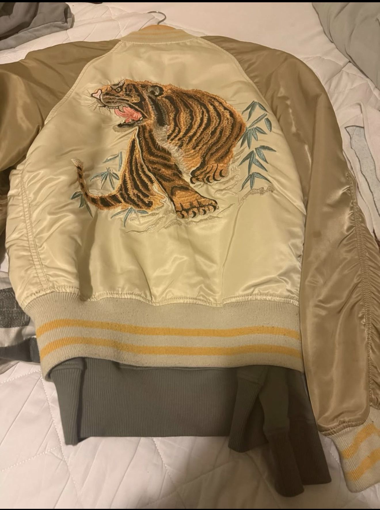 Alpha Industries Alpha industries tiger souvenir bomber jacket Size US S / EU 44-46 / 1 - 1 Thumbnail