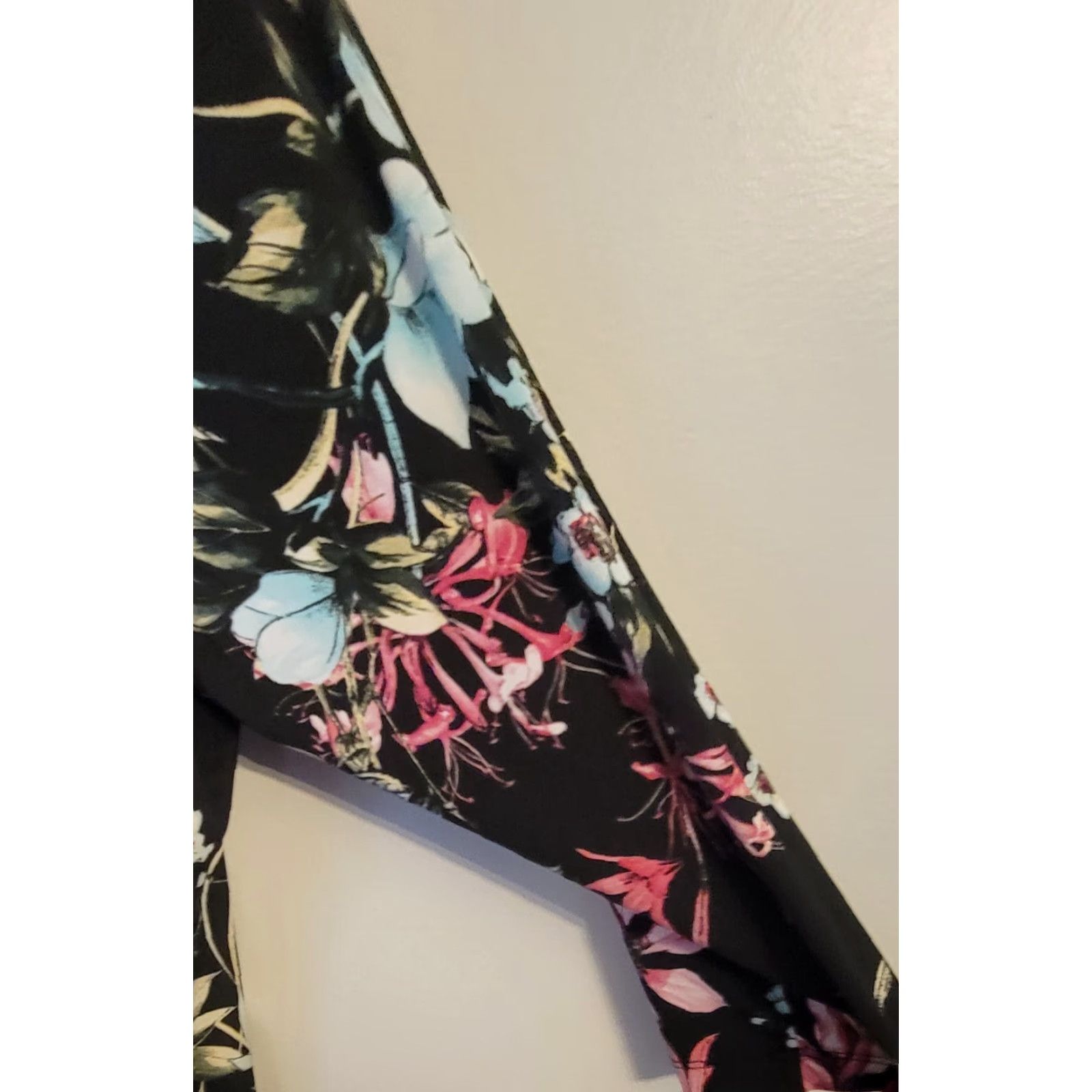 Avenue Avenue Blouse Tunic 3/4 Sleeve V-Neck Floral Wrap Plus Size 24 Black Womens Size 4XL / US 24-26 - 3 Thumbnail