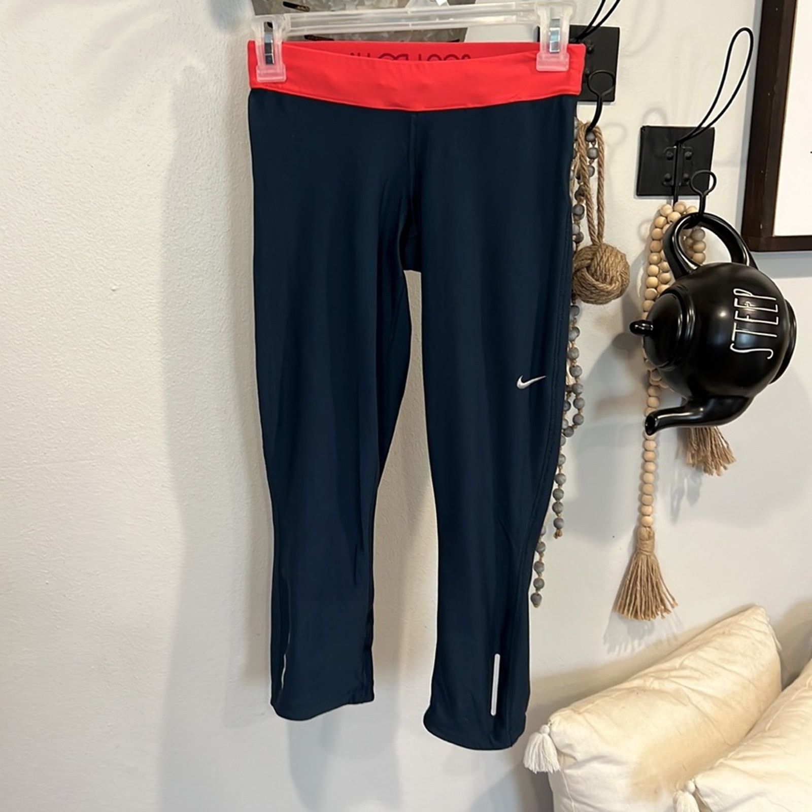 Nike Nike Capri bundle - sz s and xs Size 27" / US 4 / IT 40 - 5 Thumbnail