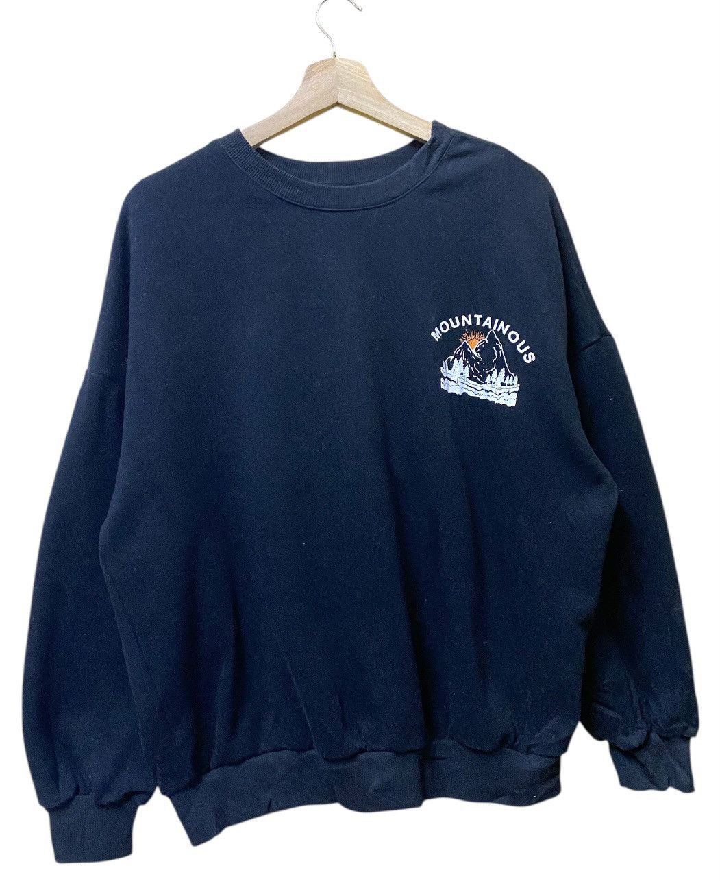 The Unbranded Brand Mountainous Sweatshirt Crewneck Black Colour Size US S / EU 44-46 / 1 - 1 Thumbnail