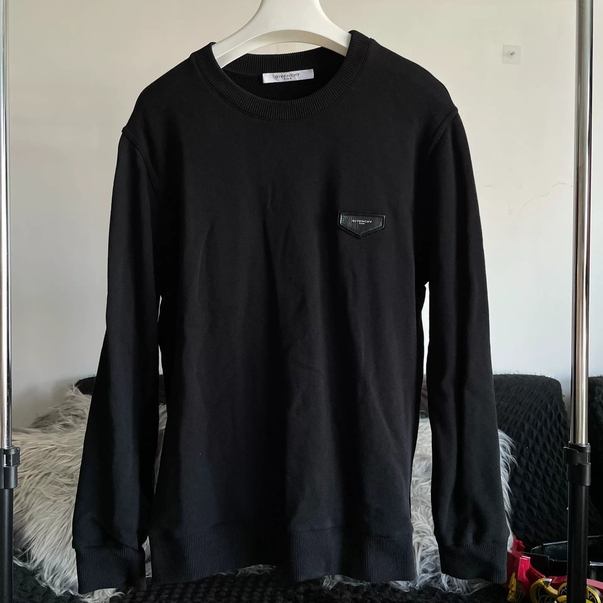 Givenchy Givenchy Chest Leather Patch Oversized Sweatshirt M Size US M / EU 48-50 / 2 - 1 Thumbnail