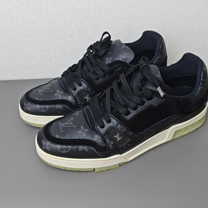 Louis Vuitton Louis Vuitton Stylish Low-Top Trainers for Men 0079 Size US 8.5 / EU 41-42 - 1 Thumbnail