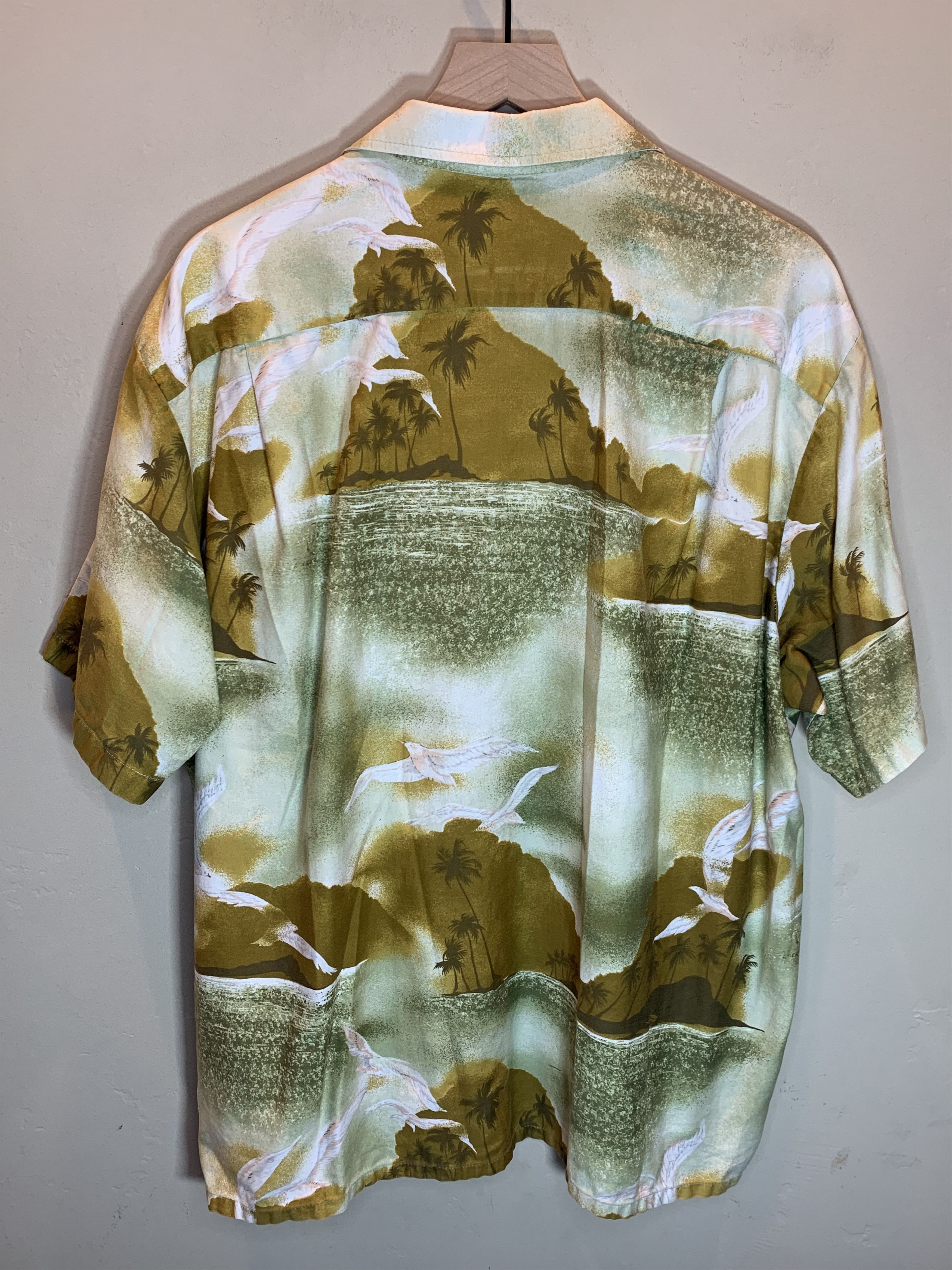 Vintage RARE* Vintage Hawaii Surf Art Barefoot Paradise Button Shirt Size US XXL / EU 58 / 5 - 2 Thumbnail