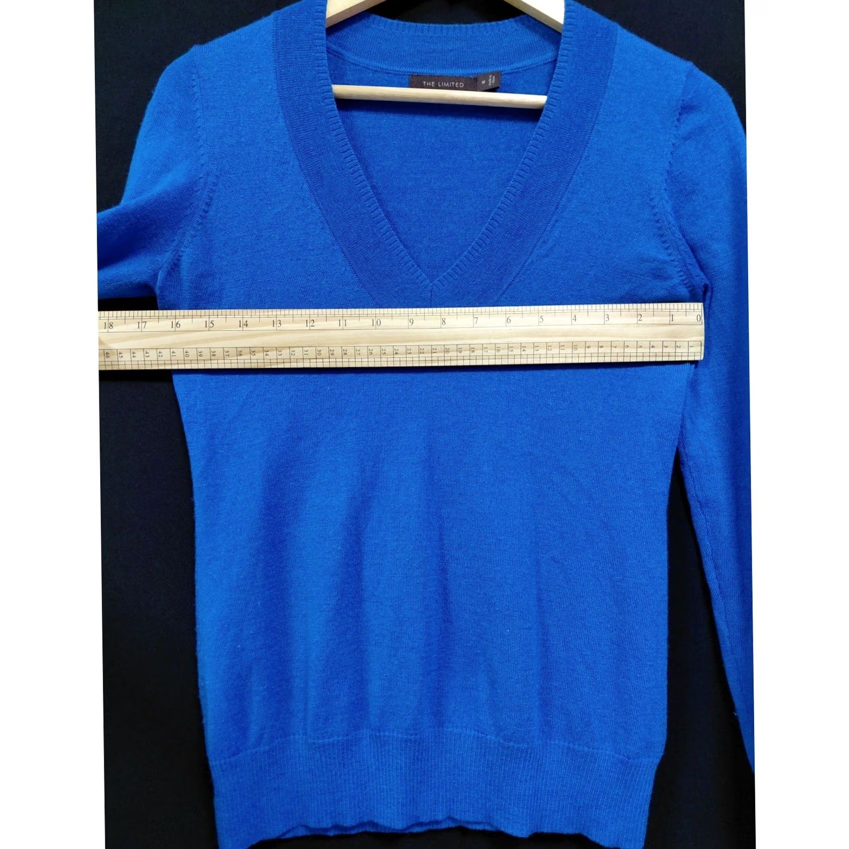 Vintage THE LIMITED Sweater Women Size M Blue Solid V-Neck Knit Merino Wool Blend Lightweight Pullover Long Sleeve Casual Workwear Size M / US 6-8 / IT 42-44 - 5 Thumbnail