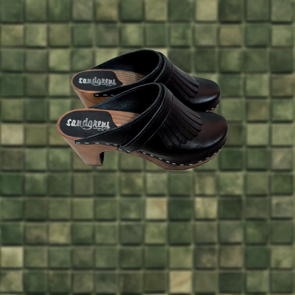 Vintage SANDGRENS Venice Clogs Mules Fringe Leather Black Wood Mid Heel Womens US 6 EU 36 Boho Casual Walking Handmade Shoes Slip On Contour Round Toe Size ONE SIZE - 1 Thumbnail