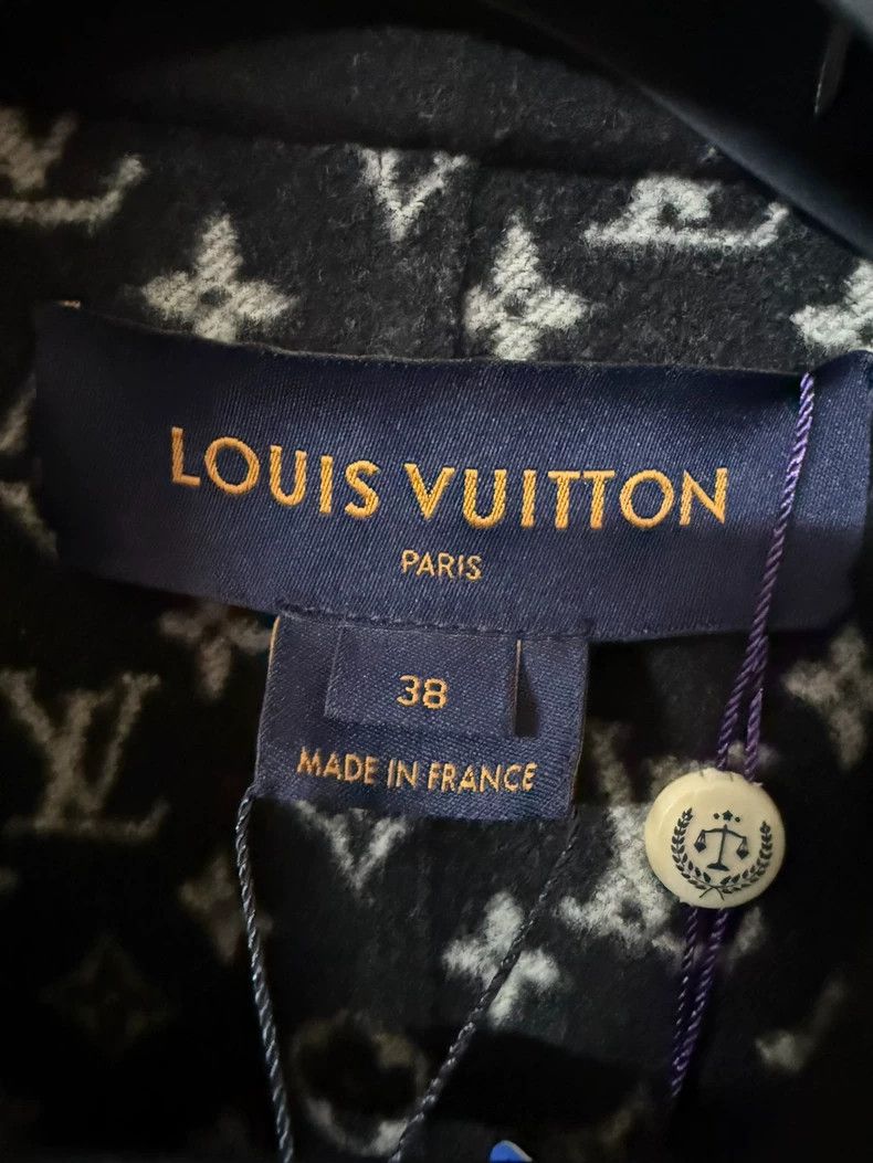 Louis Vuitton Louis Vuittonfull of logo coat 2502-Nextarrow Size XS / US 0-2 / IT 36-38 - 3 Thumbnail