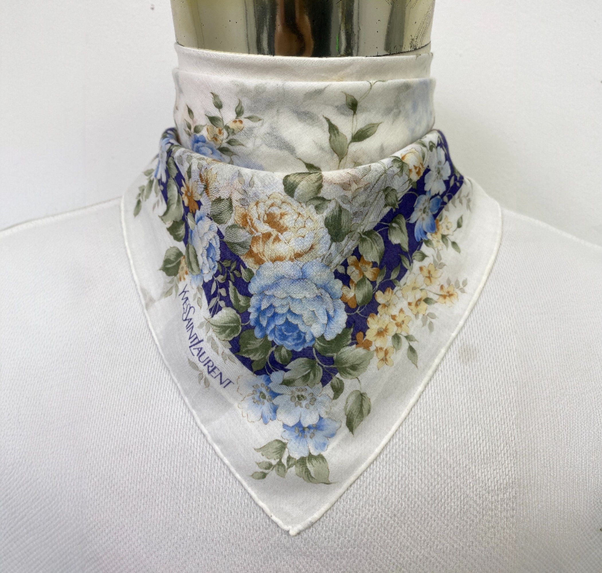 Yves Saint Laurent Vintage Yves Saint Laurent Handkerchief / Neckerchief KT0127 Size ONE SIZE - 1 Thumbnail