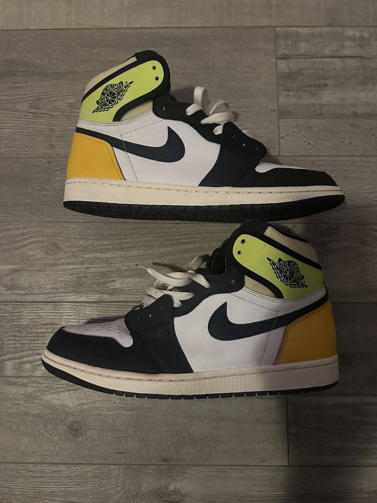 Jordan Brand × Nike Air Jordan 1 Retro High White/ Black/ Volt/ University Gold Size US 10.5 / EU 43-44 - 1 Thumbnail