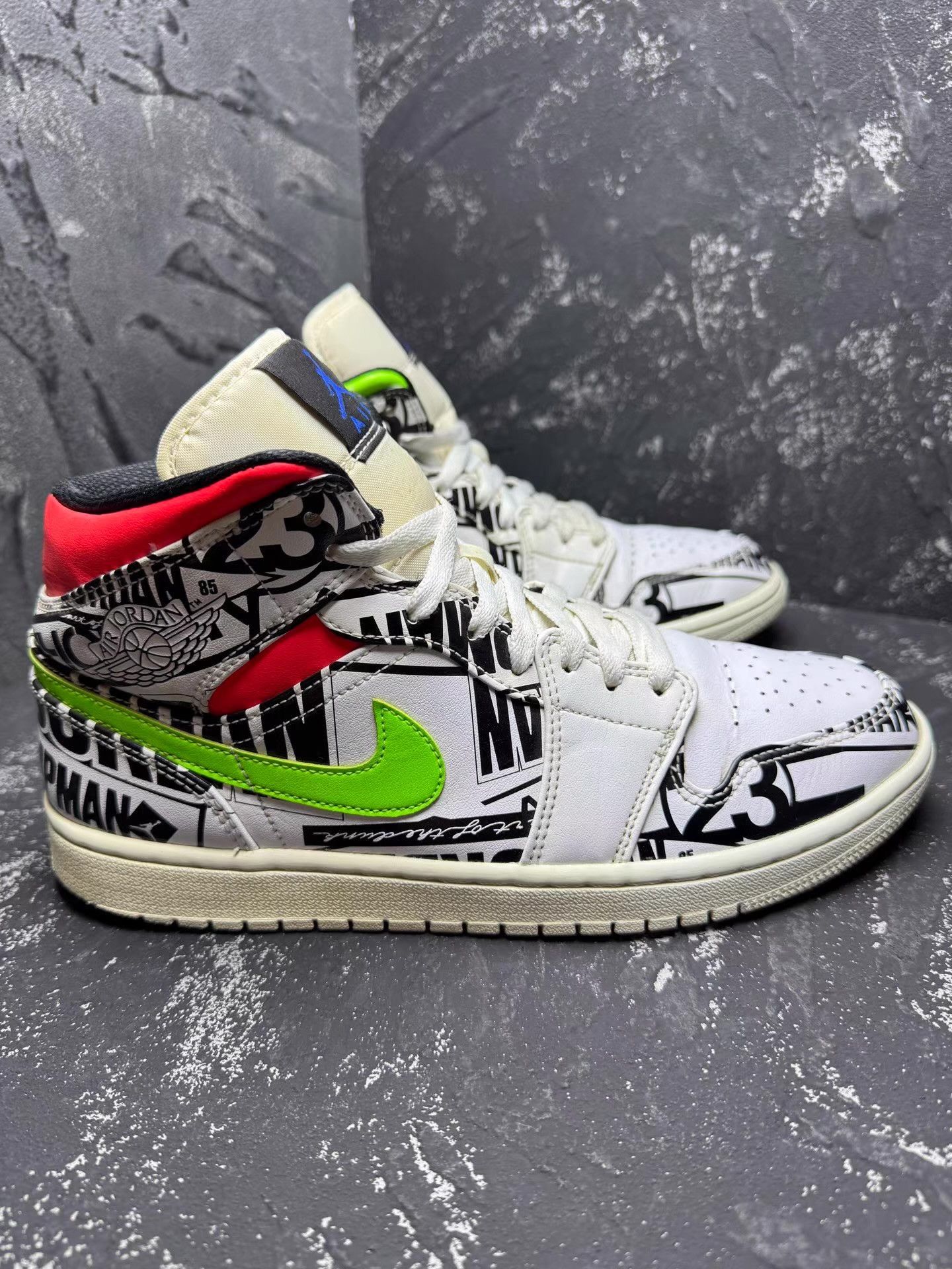 Nike Air Jordan 1 Mid Black & White Graffiti Q10 Size US 9.5 / EU 42-43 - 5 Thumbnail