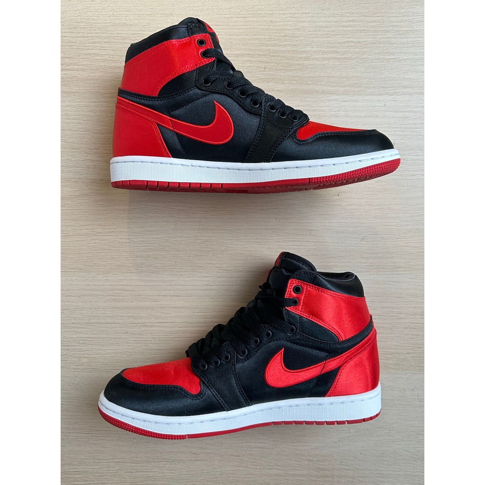 Jordan Brand Air Jordan 1 Satin Bred Sneaker - Size 9W - Mint Size US 9 / IT 39 - 4 Thumbnail