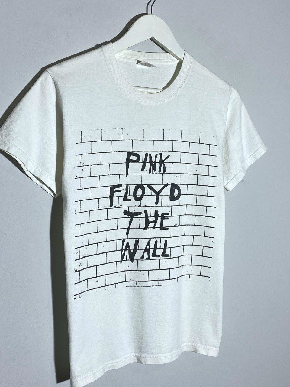 Pink Floyd Vintage 2000s Pink Floyd The Wall Graphic Band T-shirt Size US S / EU 44-46 / 1 - 3 Thumbnail