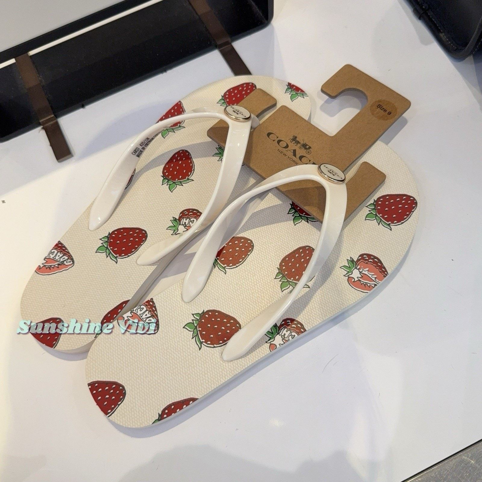 Coach NWT Coach Zayn Flip Flop Fruit Print Strawberry CAR23 US 5 Size US 5 / IT 35 - 2 Thumbnail