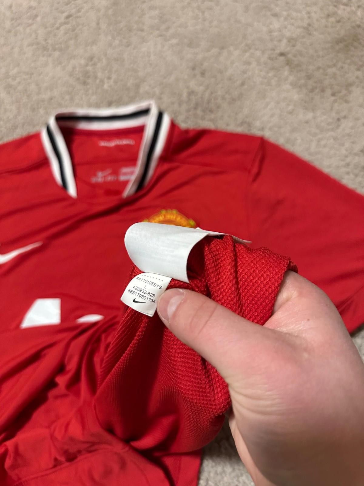 Nike MANCHESTER UNITED 2011 2012 HOME FOOTBALL SHIRT JERSEY NIKE Size US L / EU 52-54 / 3 - 6 Thumbnail