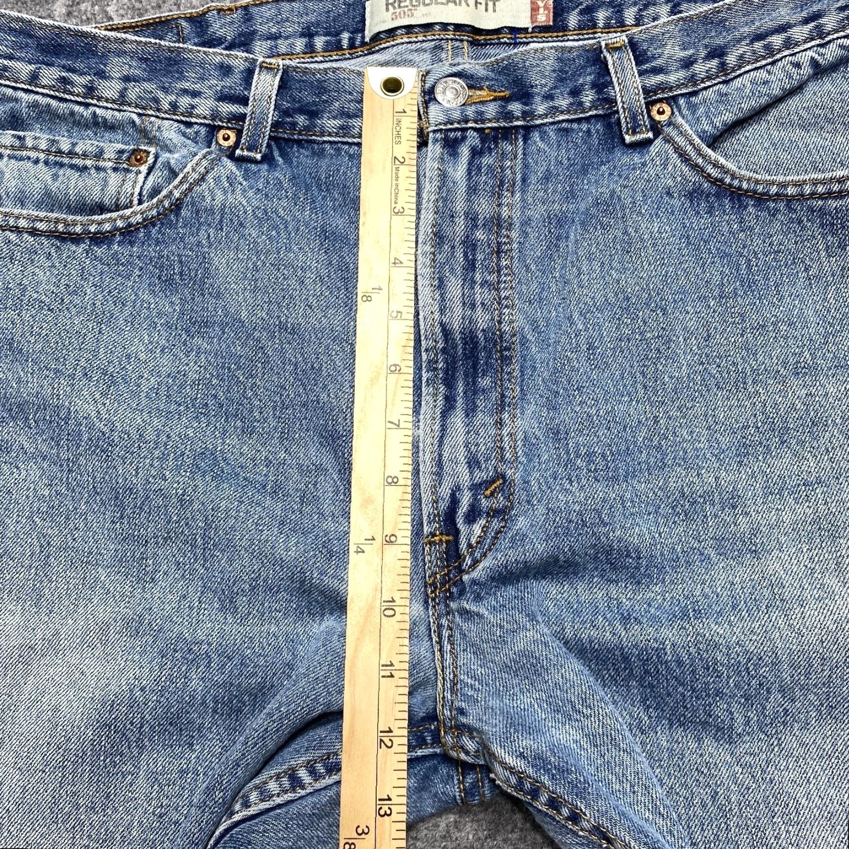 Levi's VINTAGE Levi's 505 Jeans Mens W38 L30 Blue Regular Straight Leg Medium Wash Y2k Size US 38 / EU 54 - 4 Thumbnail