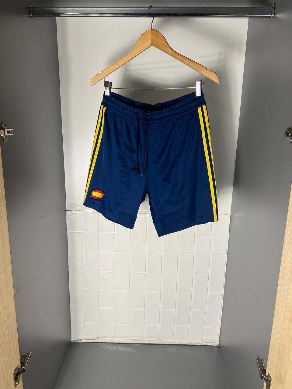 Adidas VINTAGE ADIDAS SPAIN SOCCER JERSEY SHORTS RETRO Y2K 90s Size US M / EU 48-50 / 2 - 3 Thumbnail