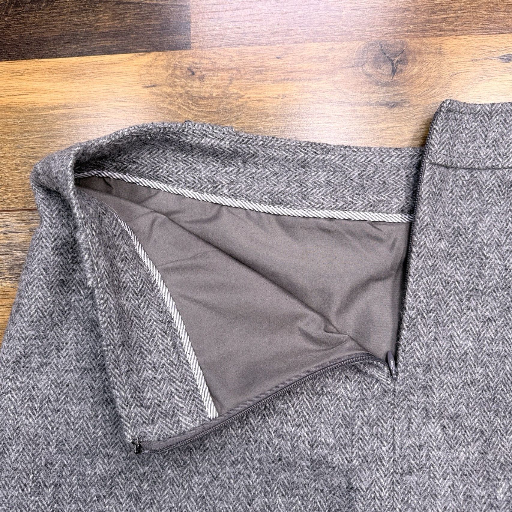 Talbots Talbots Skirt Womens 8 Gray Wool Blend Herringbone Mini Zipper Tweed Size 30" / US 8 / IT 44 - 5 Thumbnail