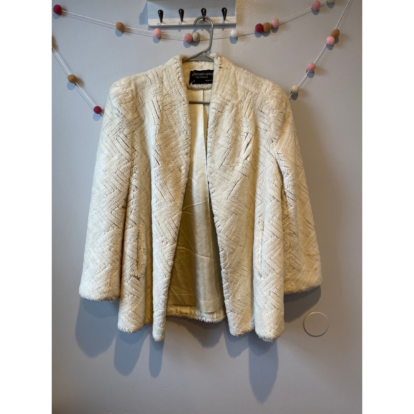 Jacques Saint Laurent Jacques Saint Laurent for Genelle White Vintage Fur Coat Size S / US 4 / IT 40 - 1 Thumbnail