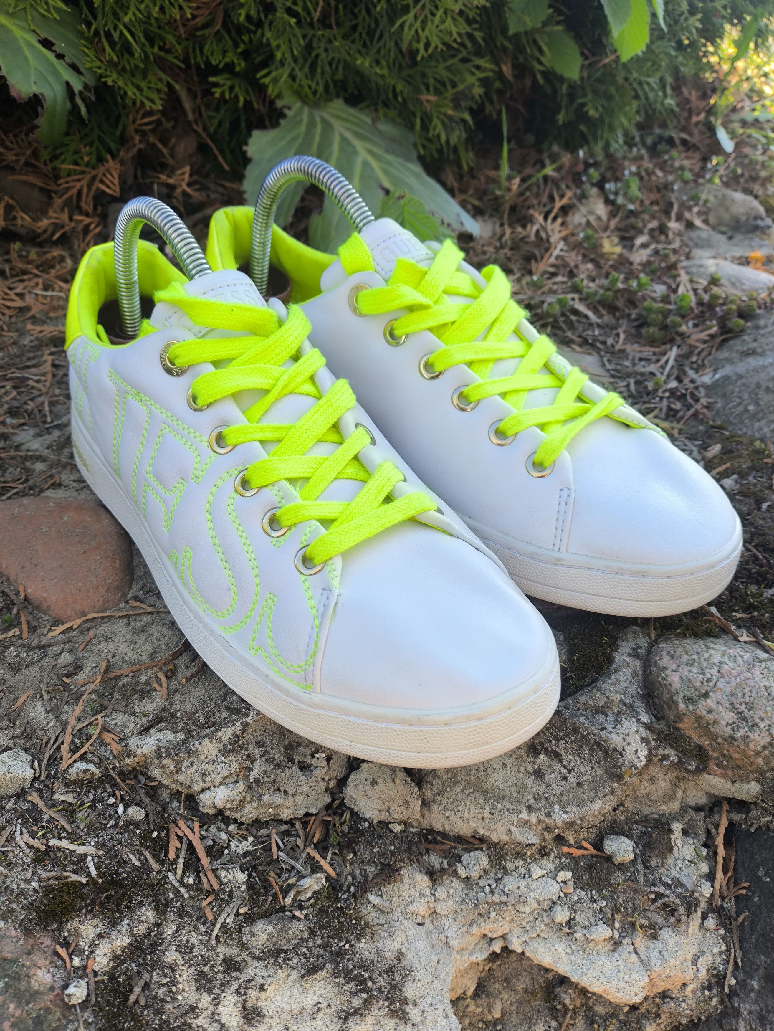 Guess Guess White Neon Logo Sneakers Size 39 Womens Streetwear Size US 9 / IT 39 - 4 Thumbnail