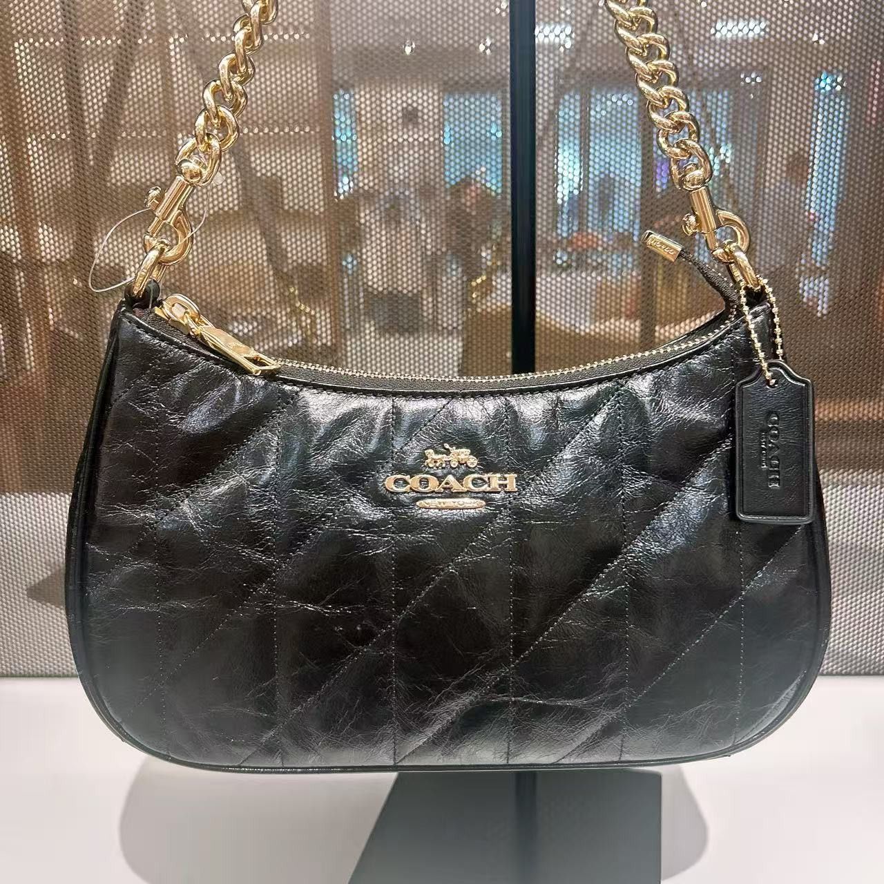 Coach NWT Coach Teri Shoulder Bag With Quilting CDY83 Size ONE SIZE - 6 Thumbnail