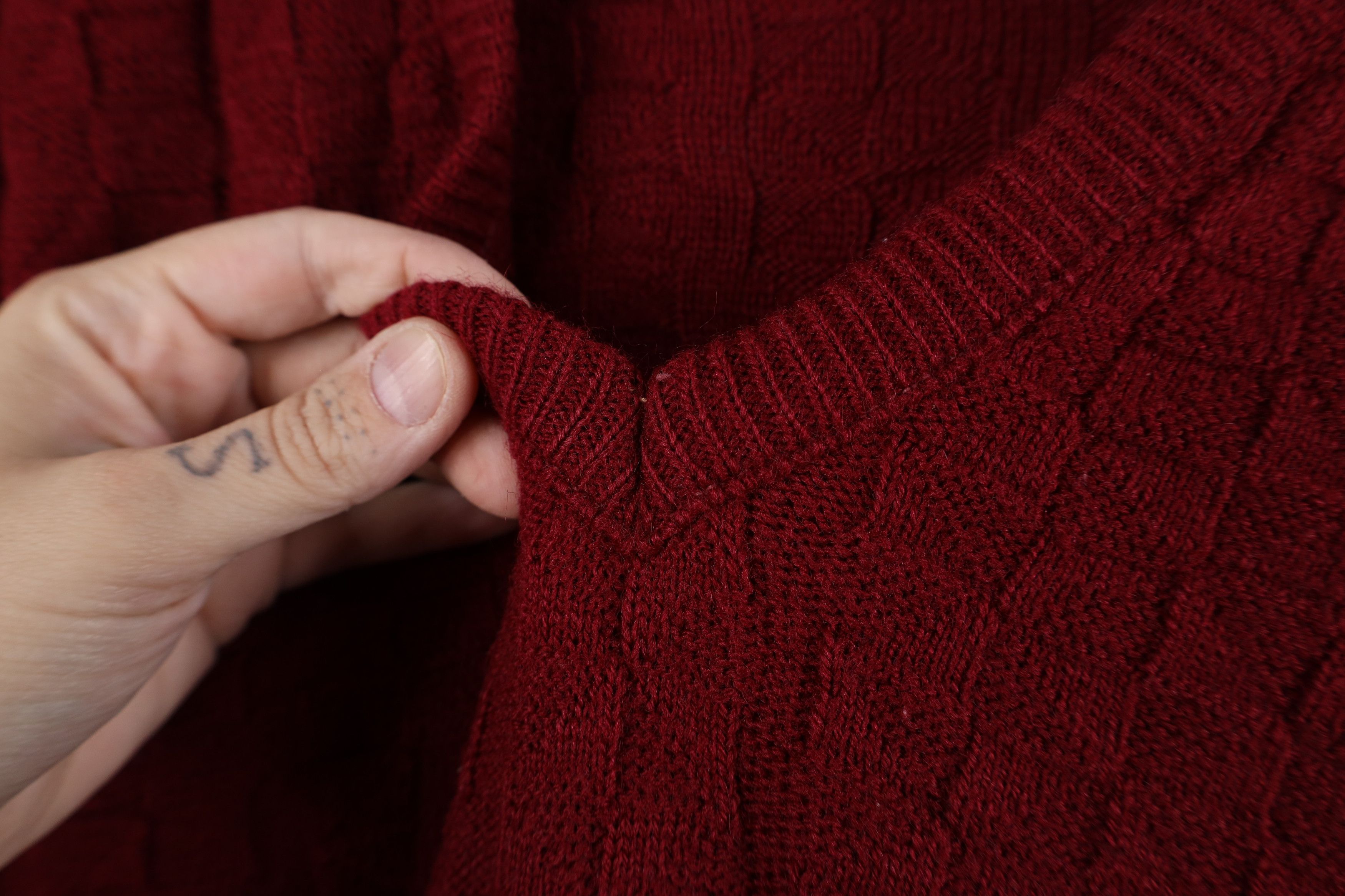 Vintage Vintage 70s Streetwear Weave Knit Blank Sweater Vest Red USA Size US L / EU 52-54 / 3 - 5 Thumbnail