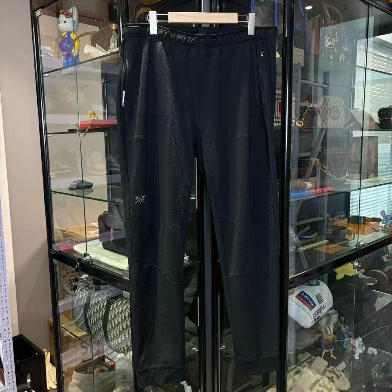 Arc'teryx Arc'teryx Retro Black Sweatpants 36 Men Size US 36 / EU 52 - 1 Thumbnail