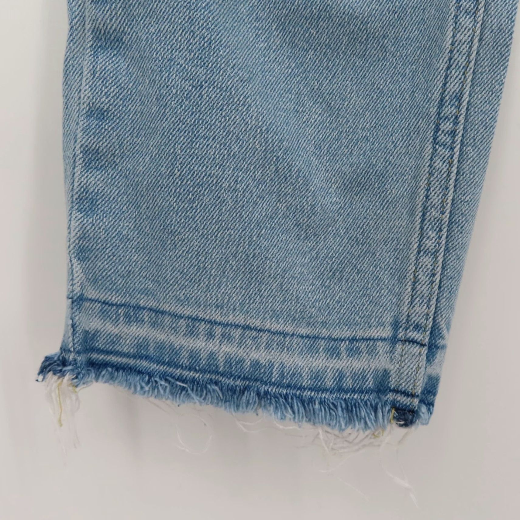 Abercrombie & Fitch Abercrombie Women 2R 26 Mom Jeans Curve Love Light Wash Distressed Denim Pants Jeans Size 26" / US 2 / IT 38 - 5 Thumbnail