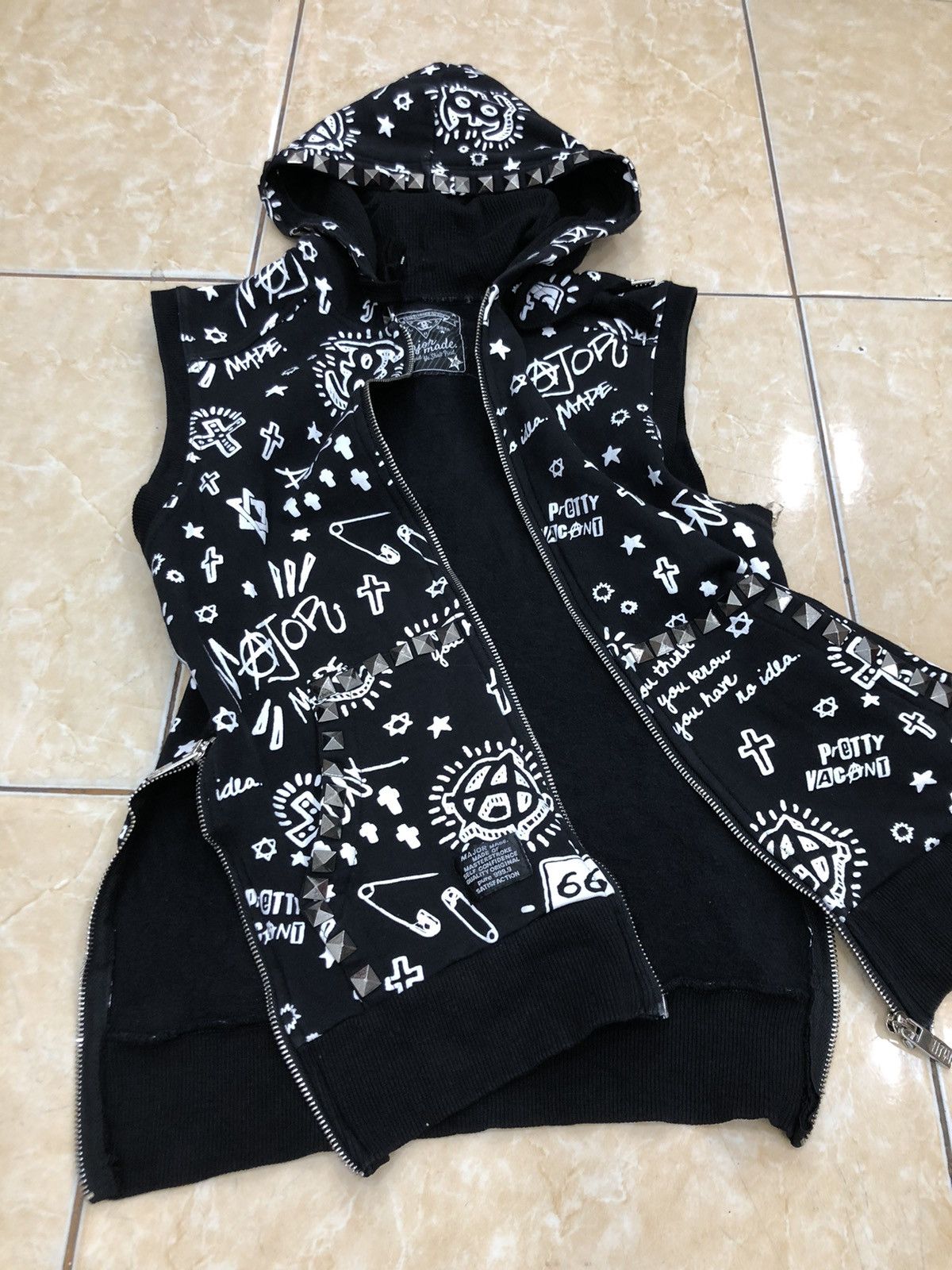 20471120 × Beauty Beast × Japanese Brand Major Made Studded Sleeveless Hooded Size US M / EU 48-50 / 2 - 8 Thumbnail