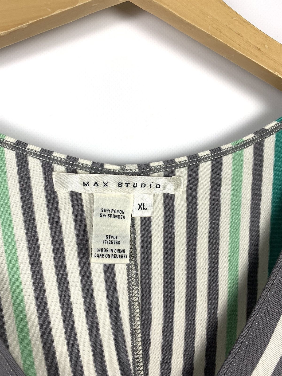 Max Mara Max Mara Studio Striped T-Shirt V-Neck Size XL Women’s Size XL / US 12-14 / IT 48-50 - 5 Thumbnail