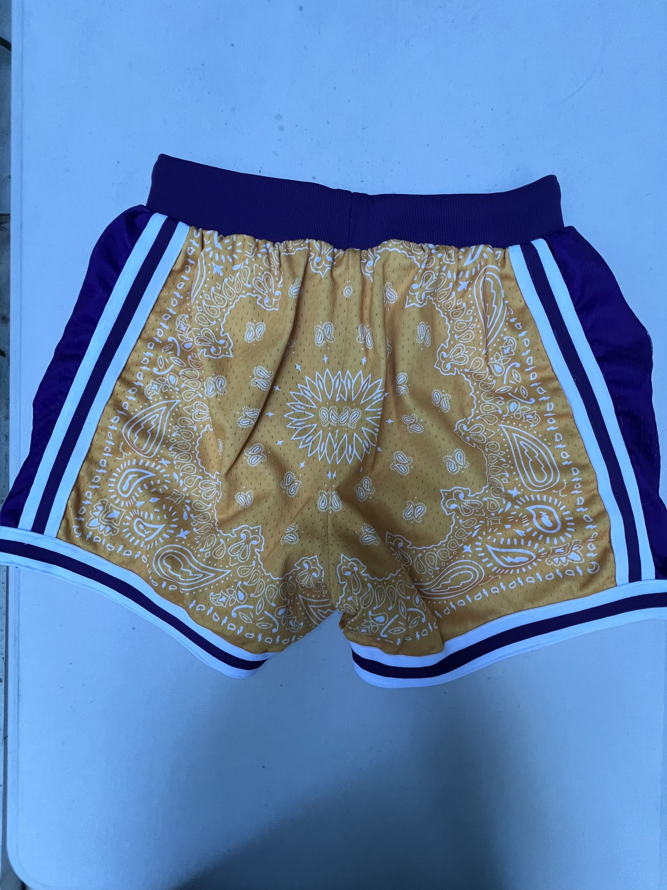 Collect and Select Size XS Collect And Select Los Angeles Lakers Shorts Size US 28 / EU 44 - 3 Thumbnail