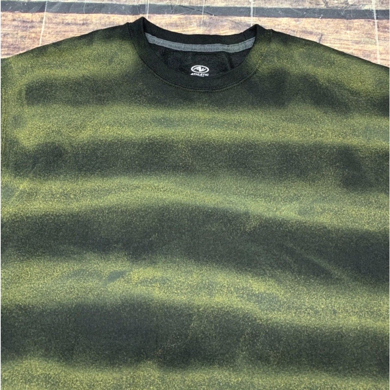 Athletic Works Athletic Works Sweatshirt Men's Crewneck Size Medium Black Green Yellow Colourful Theme Pullover Size US M / EU 48-50 / 2 - 2 Thumbnail