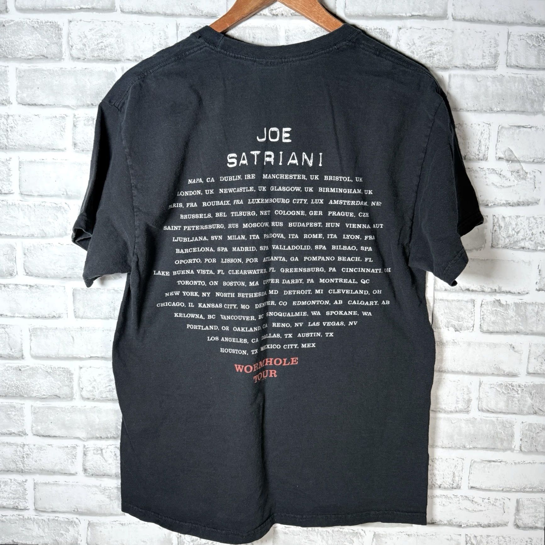 Vintage Joe Satriani Wormhole Tour Black Graphic Tee Mens Size L Size US L / EU 52-54 / 3 - 5 Thumbnail