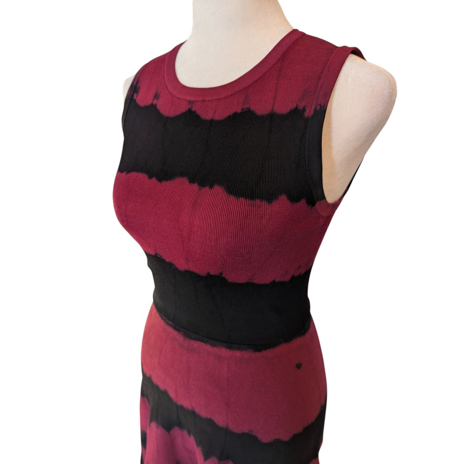 Karen Millen Karen Millen Ribbed Fit and Flare Red Striped Bodycon Size XS / US 0-2 / IT 36-38 - 4 Thumbnail