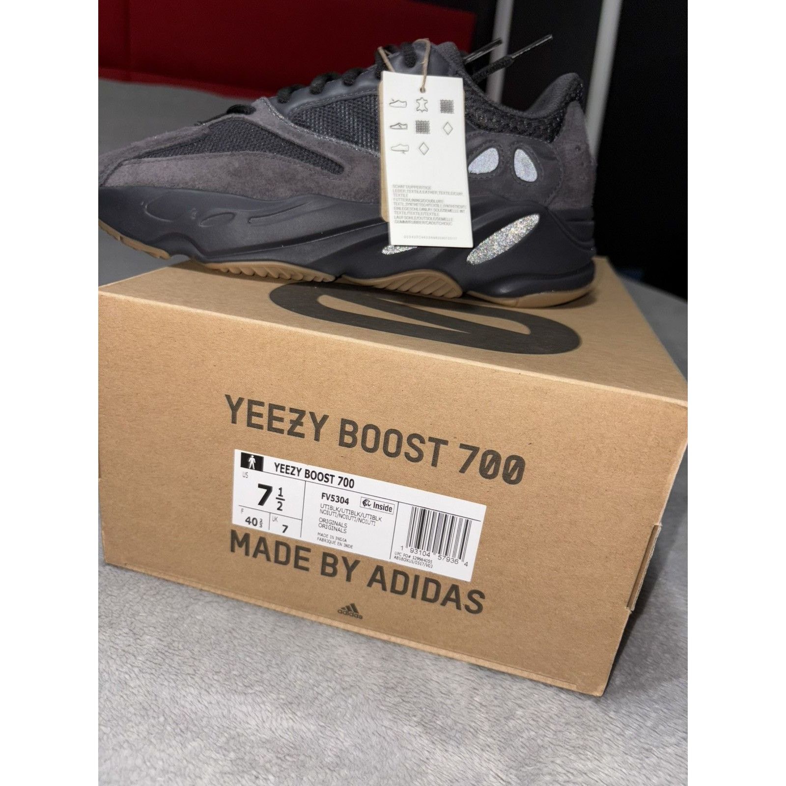 Yeezy Yeezy Boost 700 'Utility Black' 2023 Size US 7.5 / EU 40-41 - 8 Thumbnail