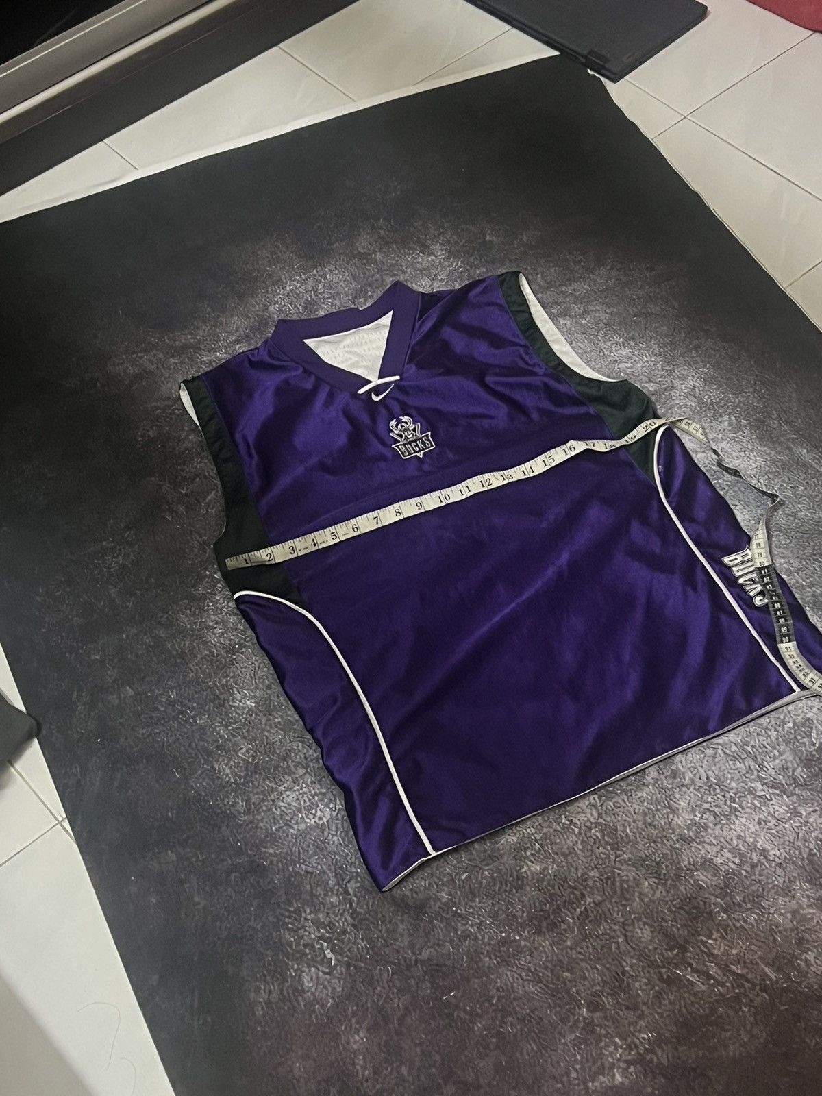 Nike VTG Nike Reversible Milwaukee Bucks Basketball Jersey Size US XL / EU 56 / 4 - 7 Thumbnail