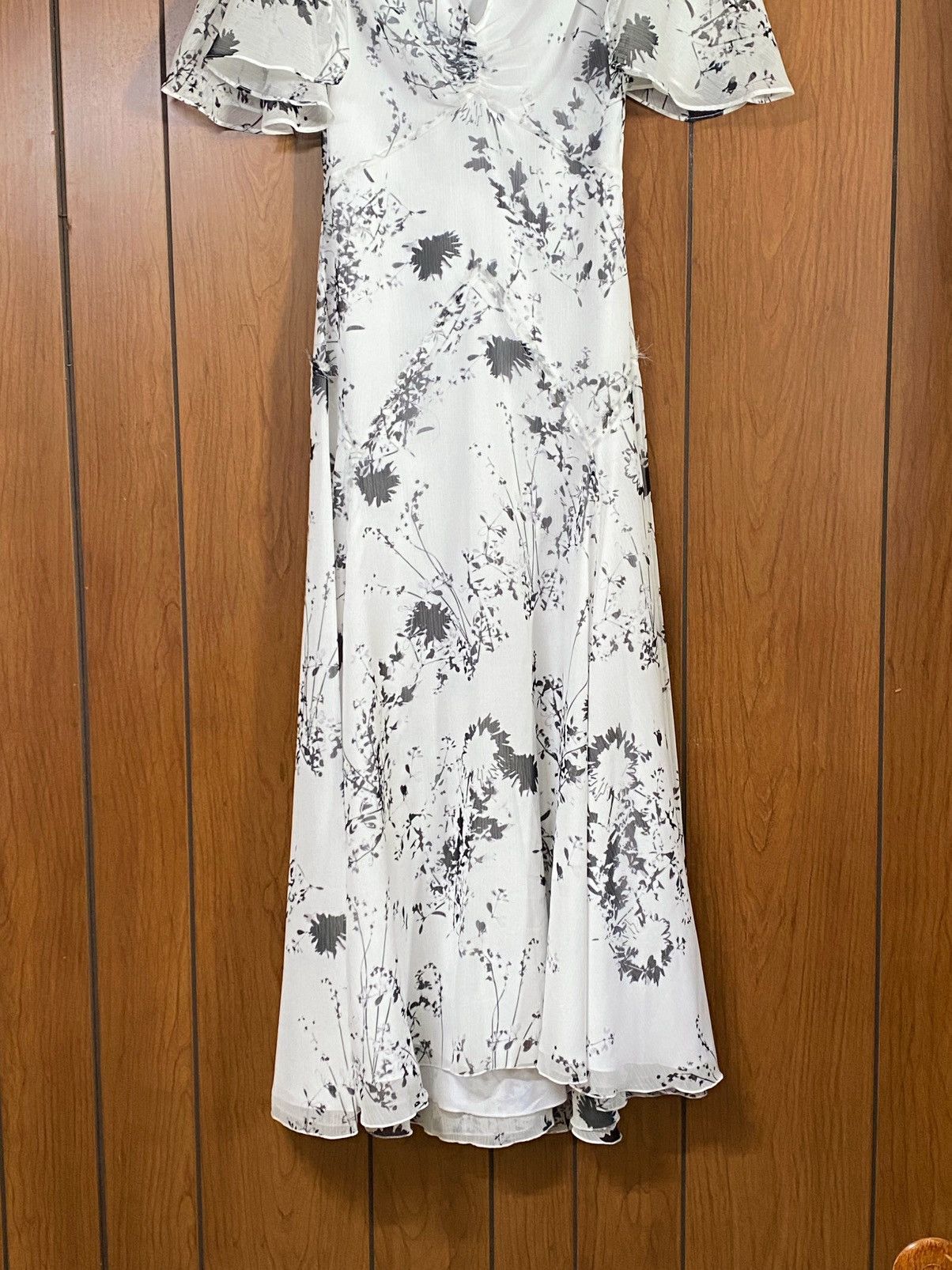 Victoria Beckham Victoria Beckham Floaty Floral Print Godet Midi Dress size 0 Size XS / US 0-2 / IT 36-38 - 9 Thumbnail