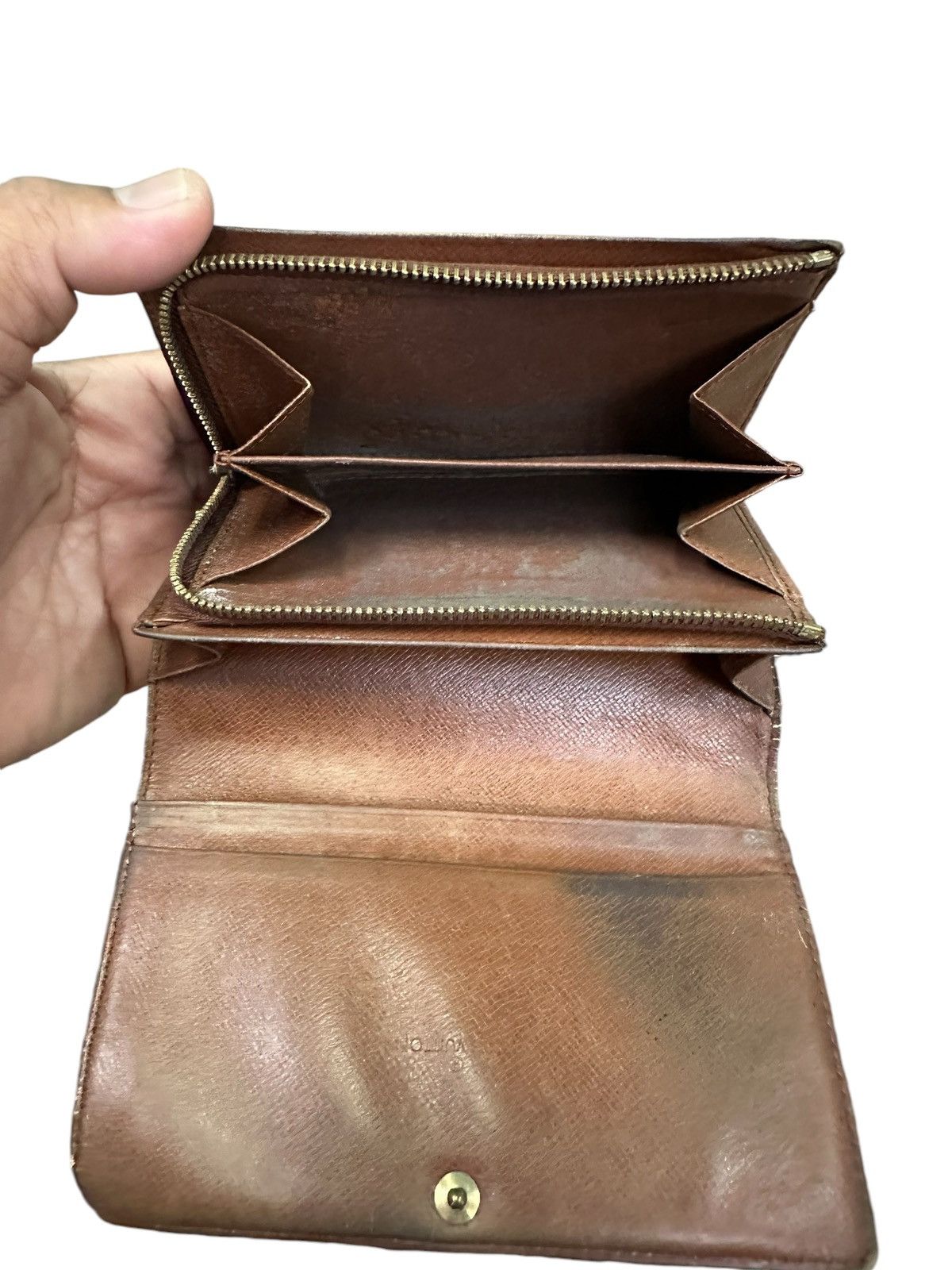 Louis Vuitton AUTHENTIC LOUIS VUITTON WALLET Size ONE SIZE - 8 Thumbnail