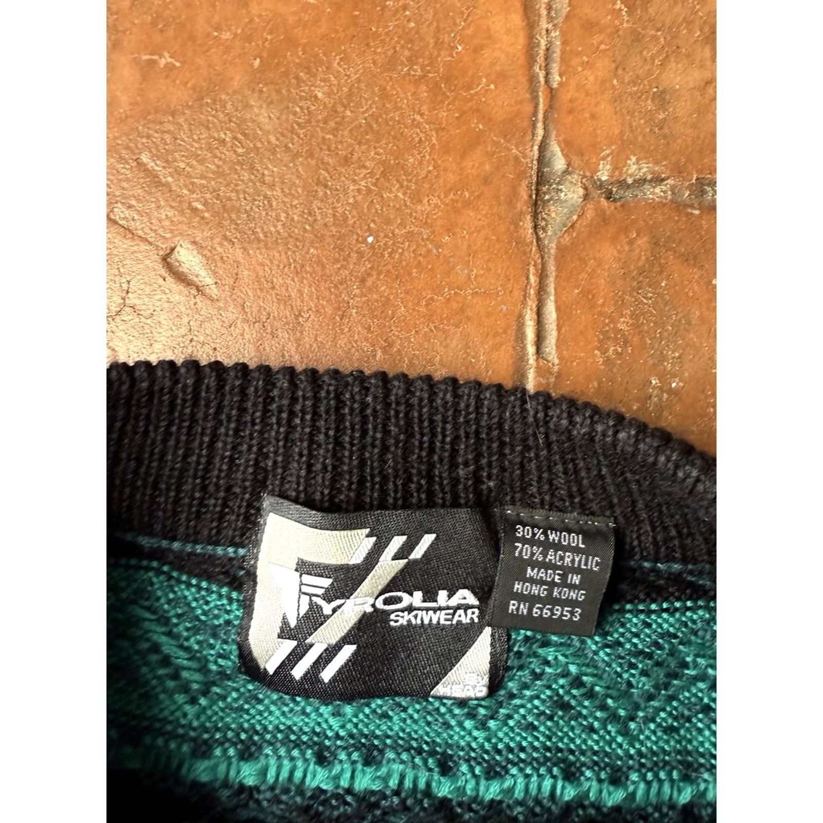 Vintage VINTAGE Tyrolia Ski Wool Crewneck Sweater Geometric 80s Men L Blue, Logo, Regular Fit Size US L / EU 52-54 / 3 - 2 Thumbnail