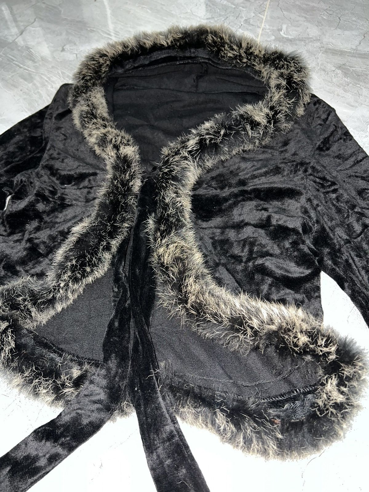 Japanese Brand ➕ Black velvet crop with fur trim Size S / US 4 / IT 40 - 6 Thumbnail